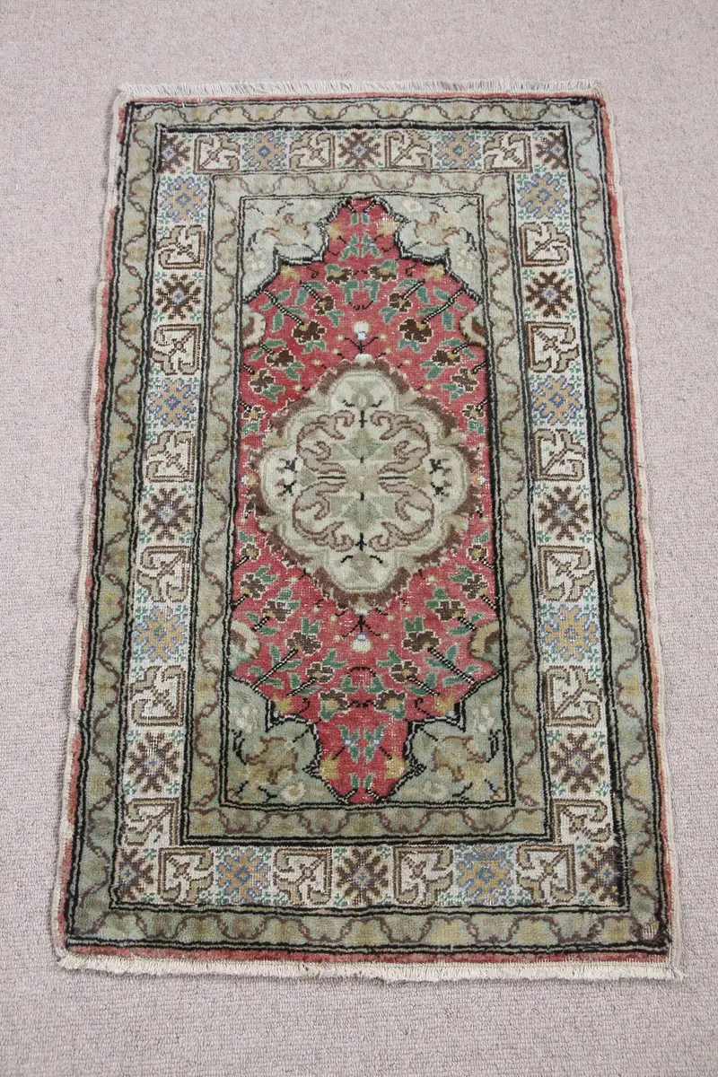 Green Moroccan Rug, 1,9x3,1 ft with Pink Accents