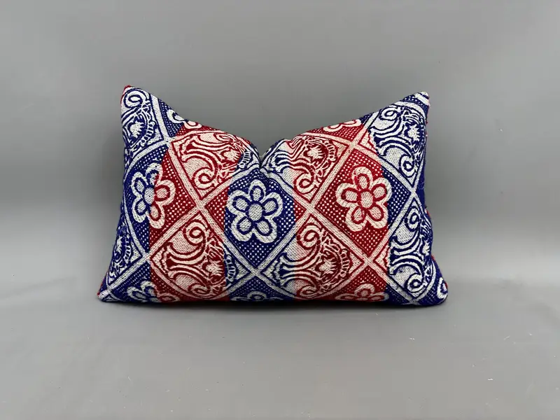 Rotes geometrisches Kelim-Wurfkissen, handgefertigtes Vintage-Kissen mit Reißverschluss