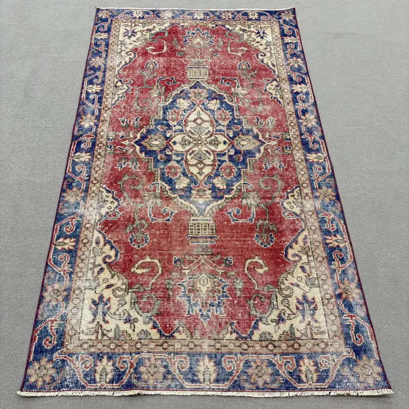 Alfombra roja y azul, diseño con bordes de 3,5x6,4 pies