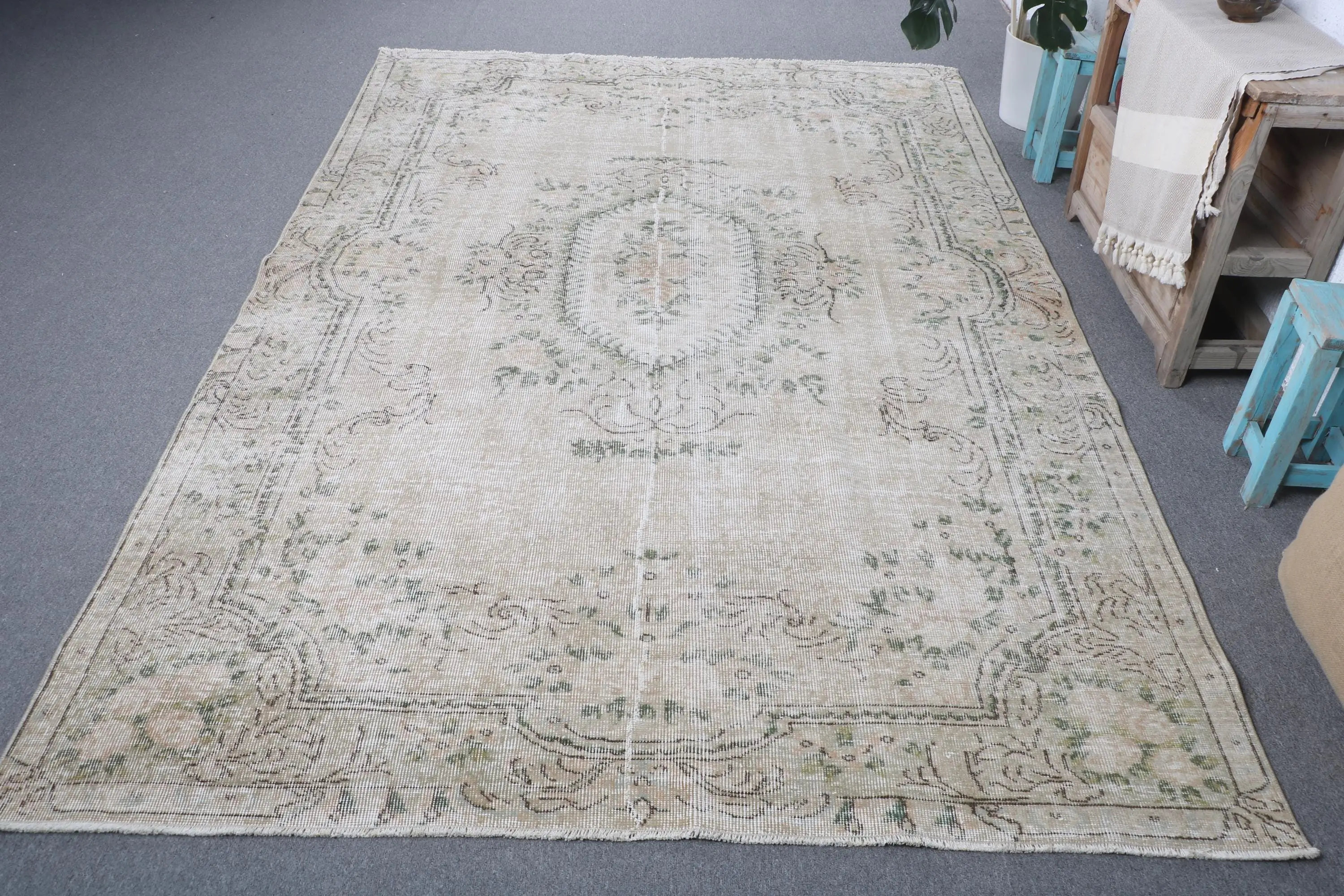 Vintage 5.9x9.4 ft Halı, Türk Halısı, Beyaz Hayvan Baskı Yün Halı - 1