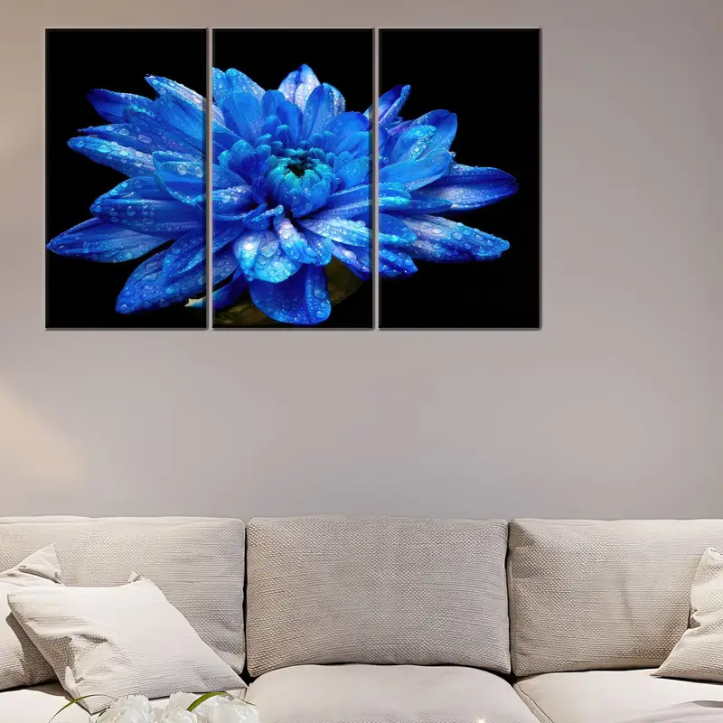 モダンでラグジュアリーなブラックキャンバス: ブルーフラワープリント、芸術的なエレガンス