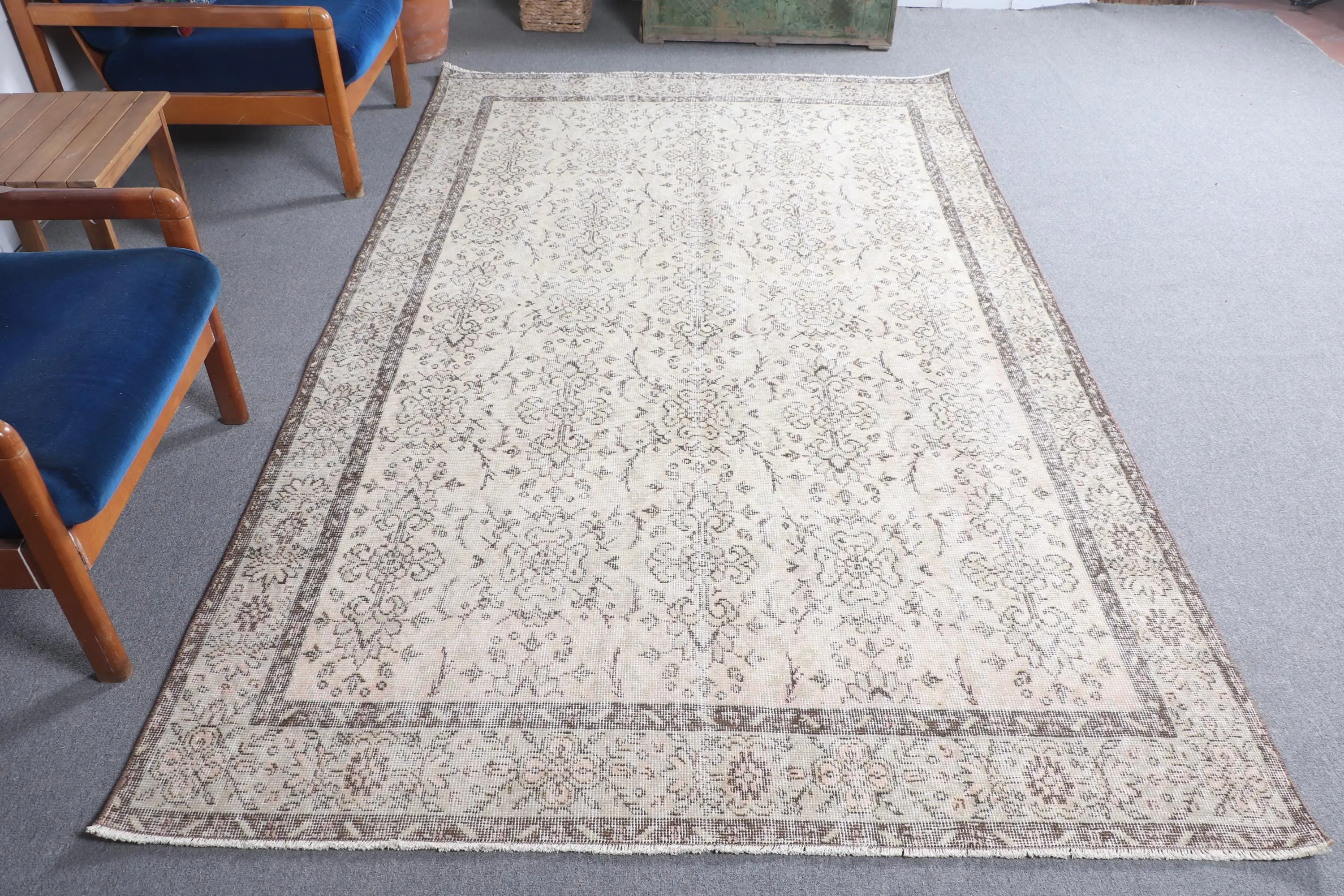 Türkischer großer Teppich 5,4 x 9,3 Fuß, weißbrauner Südwestteppich aus Wolle - 1