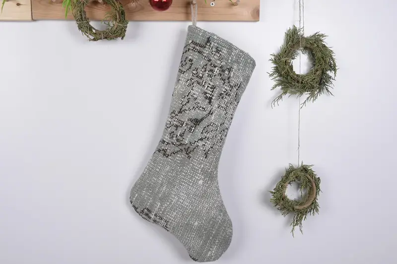 Şenlikli Noel Süsleri Deseni, 19 İnç Geniş Noel Çorabı