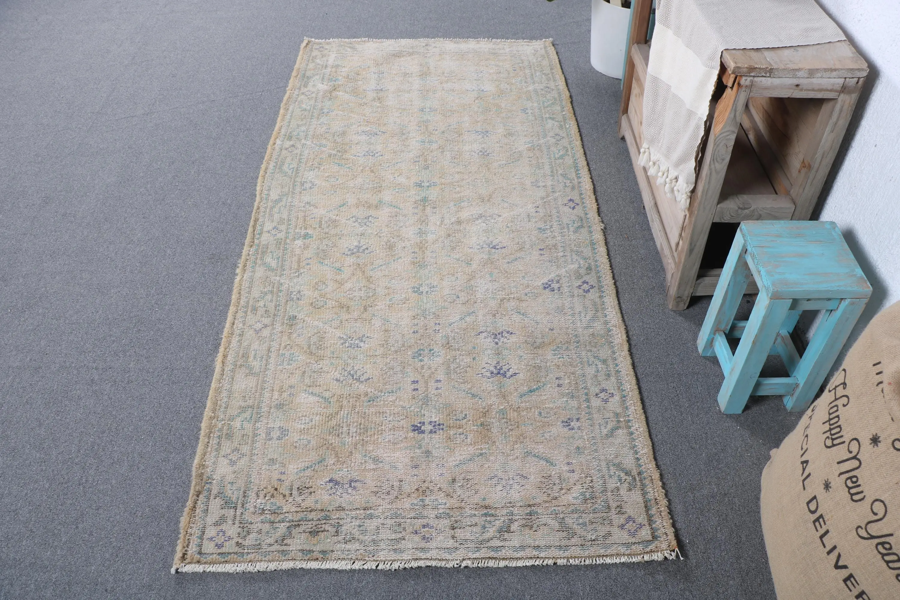 Vintage Halı, 3x6.6 ft Accent Türk Halısı, Mavi Beyaz Hayvan Baskı Halı - 1
