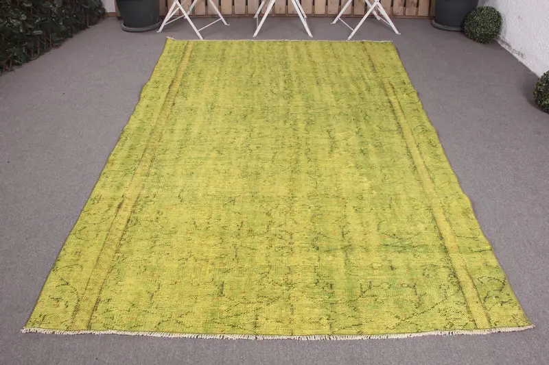 Handgefertigter marokkanischer Teppich, 5,3 x 8 Fuß, Gelb und Grün