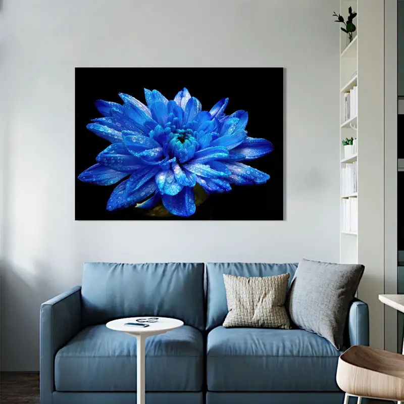 モダンでラグジュアリーなプリントガラス: ブルーフラワーとブラックのアクセント