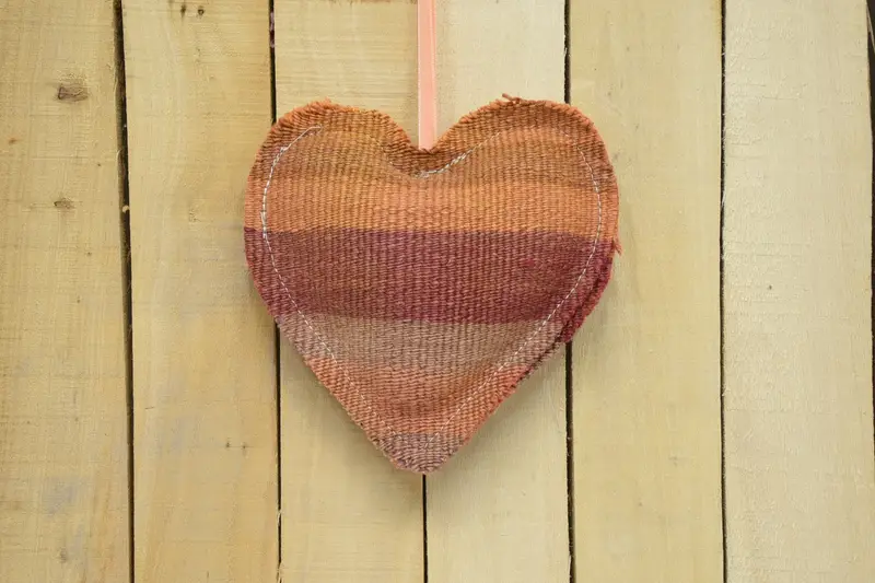 Runder Untersetzer mit böhmischem Muster, roter und beiger Untersetzer