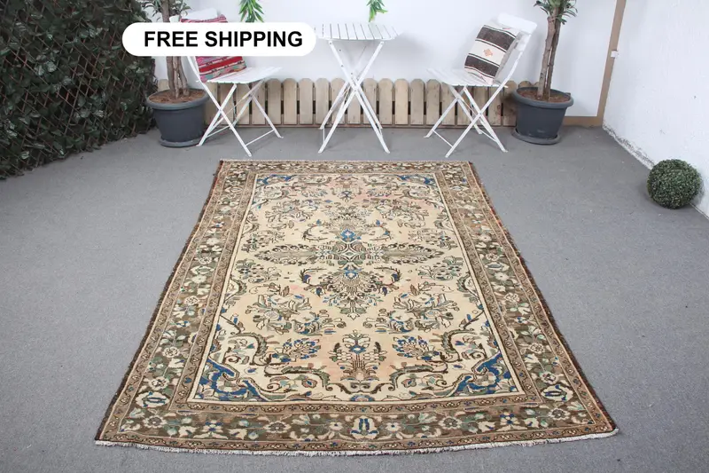 Alfombra elegante en beige y azul, diseño con bordes de 5,1 x 7 pies