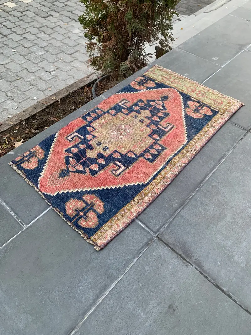 Vibrant 1,7x3 ft Rug, Floral & Geometric Orange & Blue
