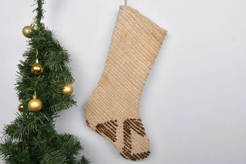 Patrón de adornos navideños, calcetín navideño con decoración navideña boho de 7 pulgadas