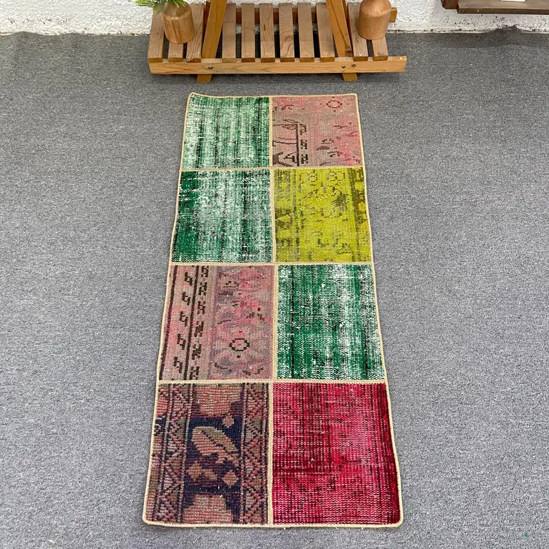Green Rug with Red Border, 1,6x3,9 ft Elegant Decor