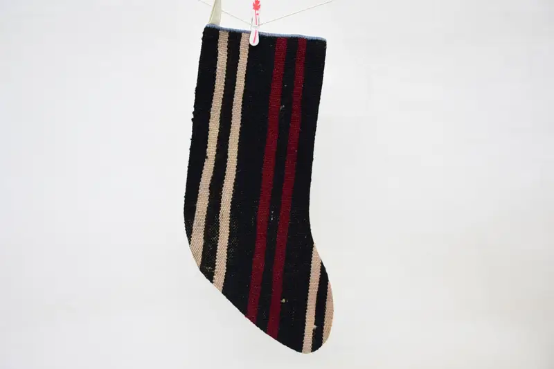 赤と茶色のクリスマスオーナメントストッキング、お祝いホリデーストッキング