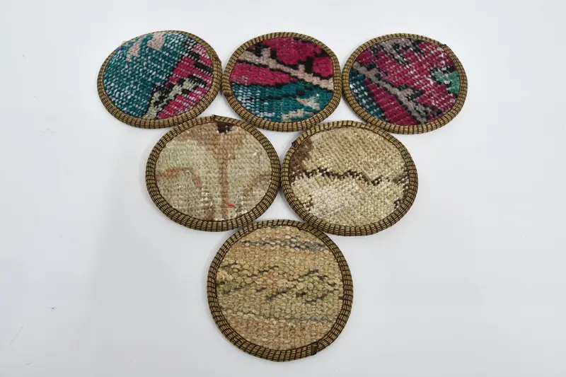 Posavasos elegantes en color beige y rosa, posavasos duraderos y elegantes.