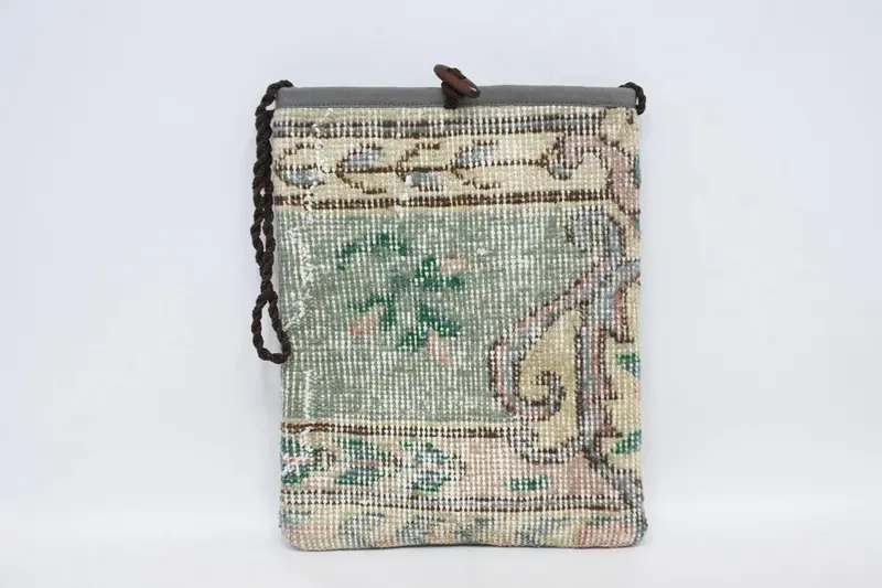 ヴィンテージモチーフのウールショルダーバッグ、キリムバッグ