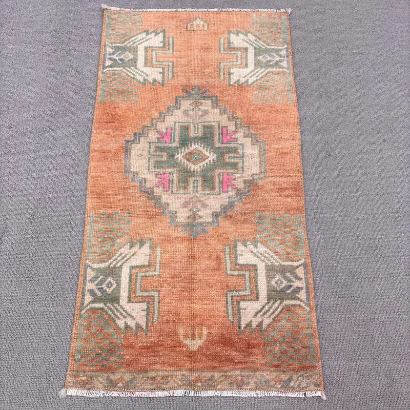 鮮やかな1.1x2.6フィートのラグ、オレンジ&グリーンのオリエンタルデザイン