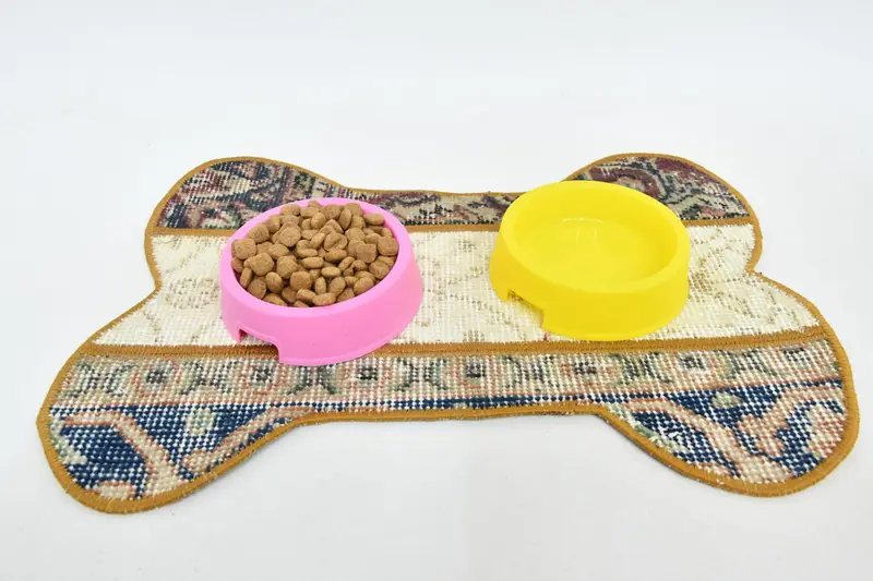 Bej ve Bronz Emici Besleme Pedi, Dayanıklı Evcil Hayvan Matı