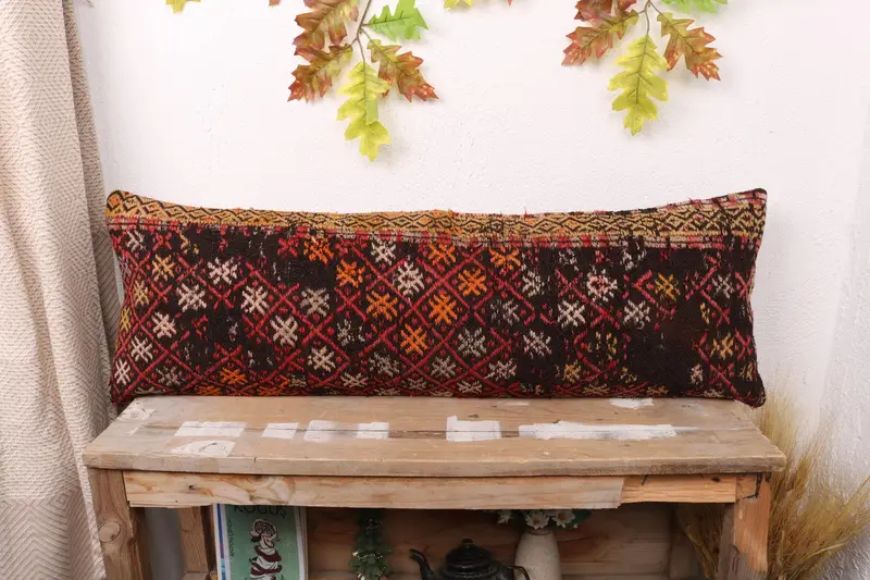 Geometrisches Wurfkissen in Rot und Orange, handgefertigtes Leinen- und Baumwollkissen