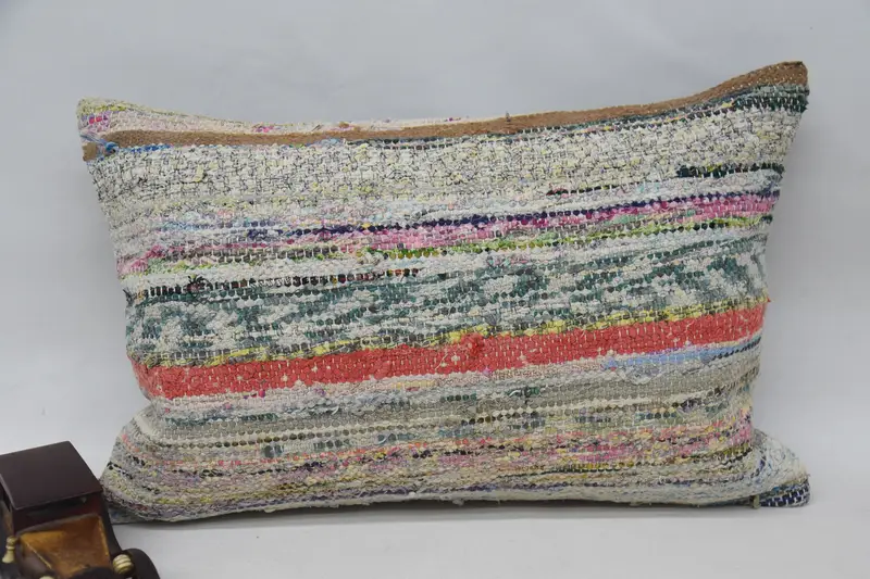 Handgefertigter gestreifter Kissenbezug, besticktes Wurfkissen