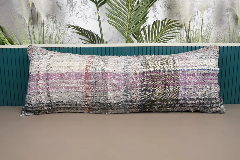Gesticktes lila und beige gestreiftes Kissen, handgefertigtes Vintage-Kissen