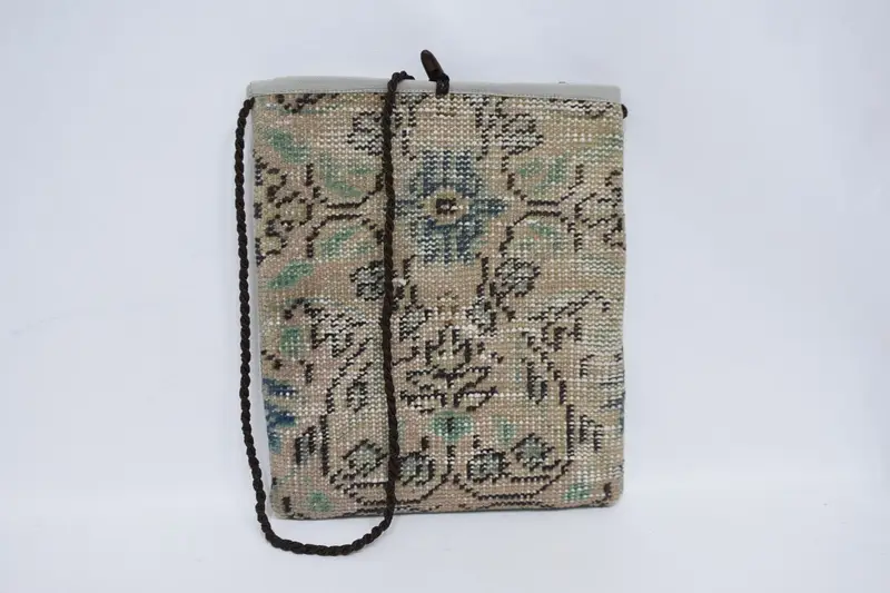 ヴィンテージモチーフのウールショルダーバッグ、キリムバッグ