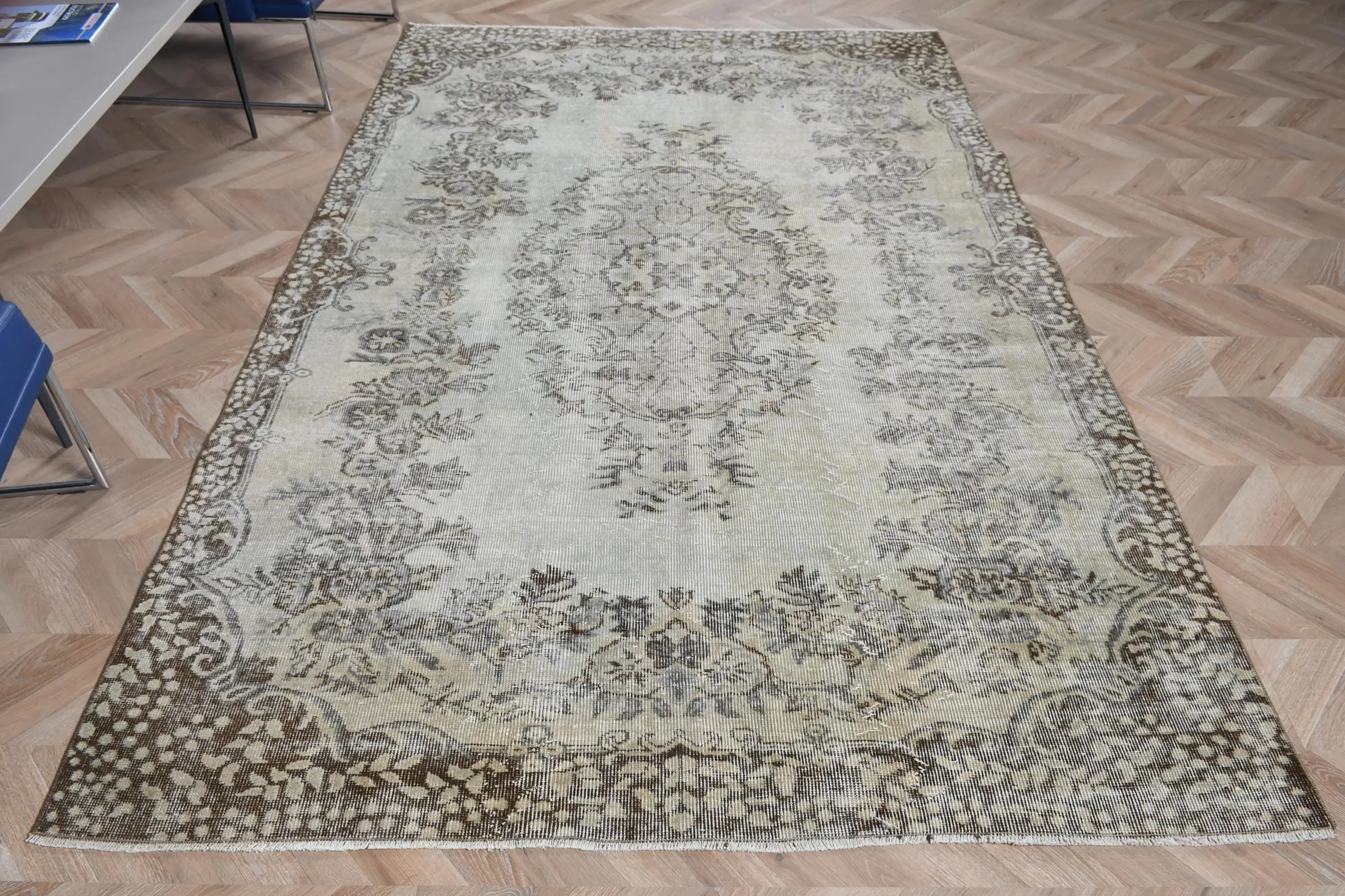 Vintage Türk Büyük Halı 5.6x8.8 ft, Gri Bitkiler ve ağaçlar Halı Yün - 1