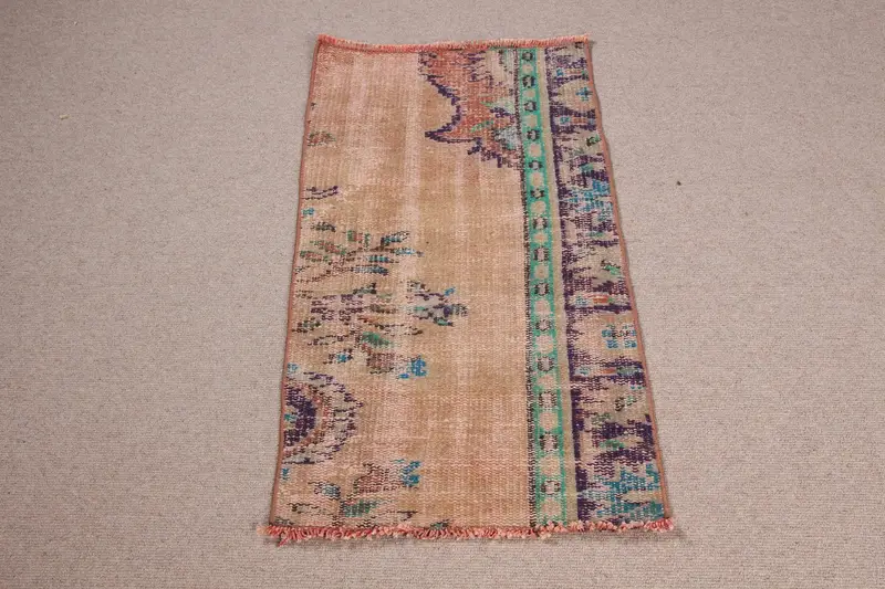 Brauner marokkanischer Teppich, 1,6 x 3,1 Fuß, blaue Akzente