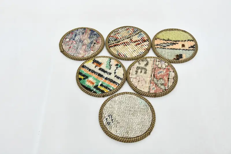 Posavasos redondos elegantes de color beige y bronce, juego de posavasos duradero y elegante