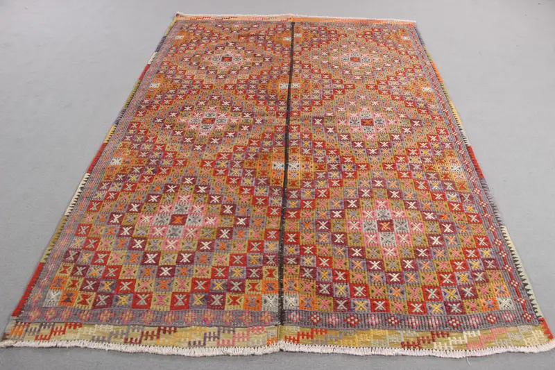 5,6x8,1 ft Green Camouflage Rug, Unique Red Accents