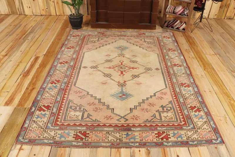 Türkischer Teppich 5,2 x 6,5 Fuß, Vintage Oushak rot gestreifter Wollteppich - 1