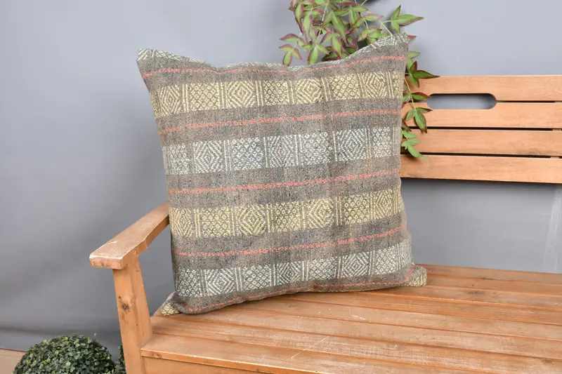 İşlemeli güneybatı atma yastığı, 24x24 inç boyutu, sarı ve gri