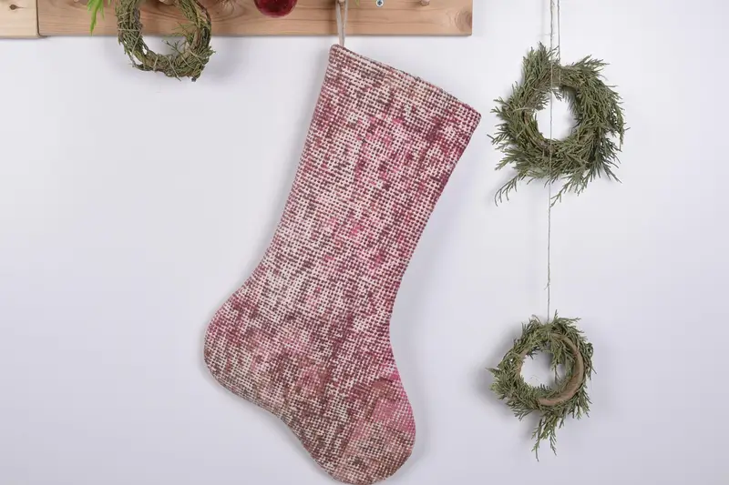 Şenlikli Noel Süsleri Deseni, 19 İnç Genişliğinde Noel Çorabı