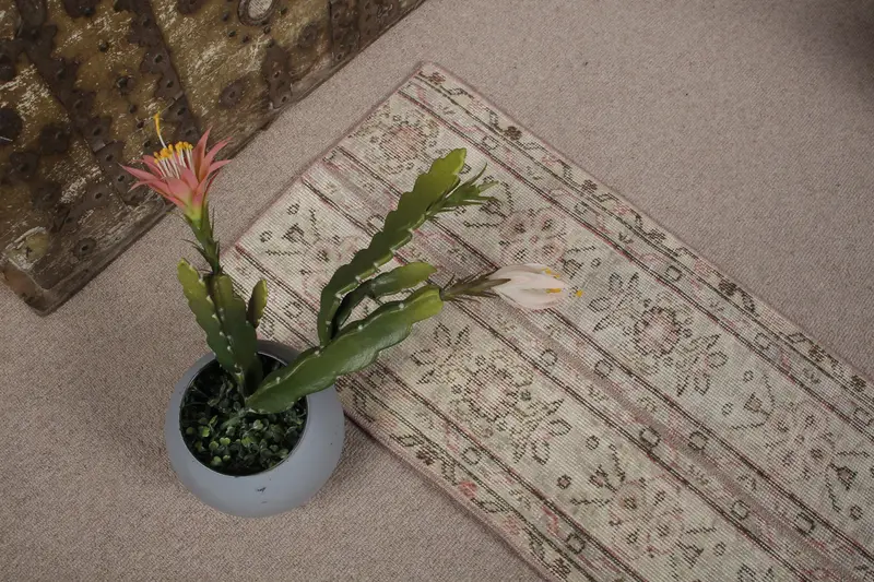 Vintage Turkish Small Rug 1.5x3.5 ft, White Pink Polka dot Rug - 1