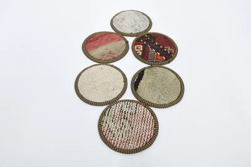 ユニークなストライプのコースターセット、白と赤のコースター6枚