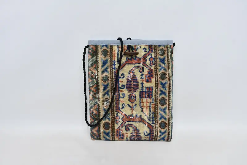 Umhängetasche aus Wolle mit verstellbarem Riemen und Vintage-Motiv, Kelim-Tasche
