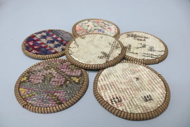 Böhmischer runder Untersetzer in Blau und Beige, einzigartiger böhmischer Untersetzer