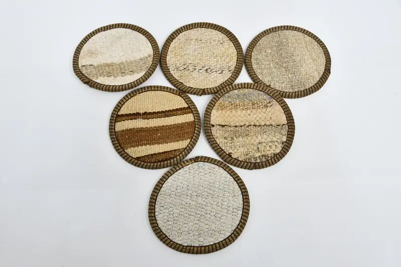 ボヘミアンベージュとホワイトのラウンドコースター、滑り止めコースターセット