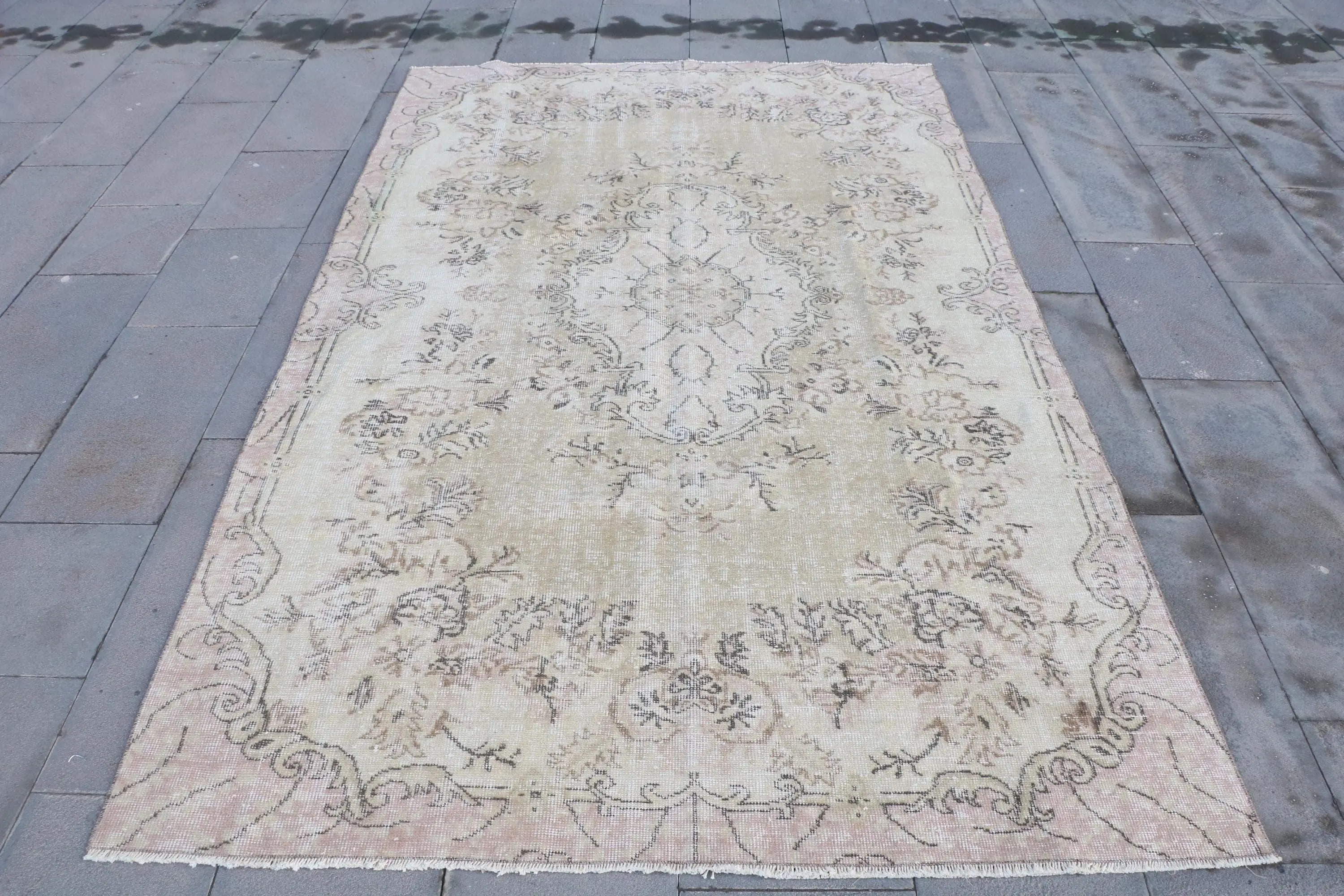 5,1 x 8,3 Fuß großer türkischer Teppich, großer Vintage-Teppich, weiß-rosa Teppich mit Pflanzen und Bäumen - 1