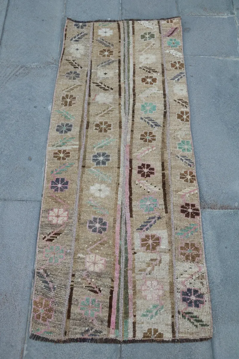 Brauner, beigefarbener Blumenteppich, 1,9 x 5,1 Fuß, schickes Dekor