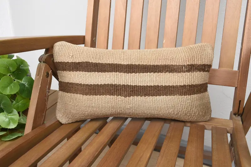 Beige & braun gestreiftes Kissen, Vintage besticktes Wurfkissen