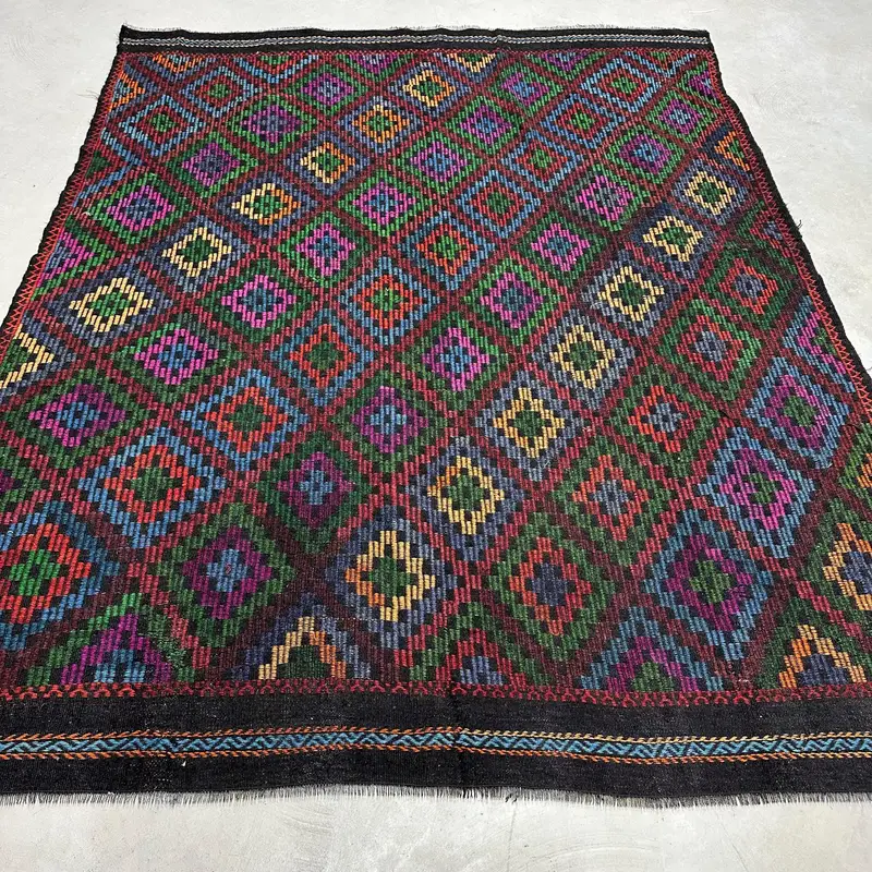 Zarif Siyah ve Yeşil Halı, 7,5x9,5 ft İran Tasarımlı