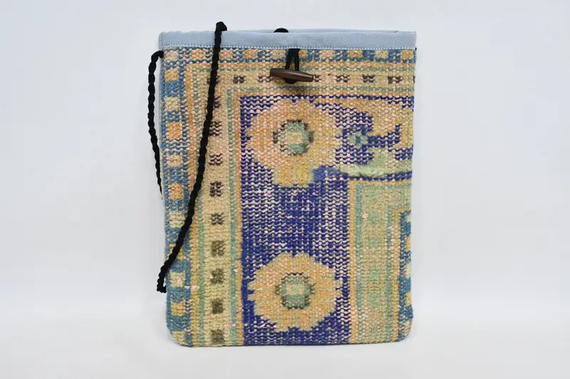 調節可能なストラップ付きヴィンテージモチーフ付きウールキリムバッグ、クロスボディキリムバッグ
