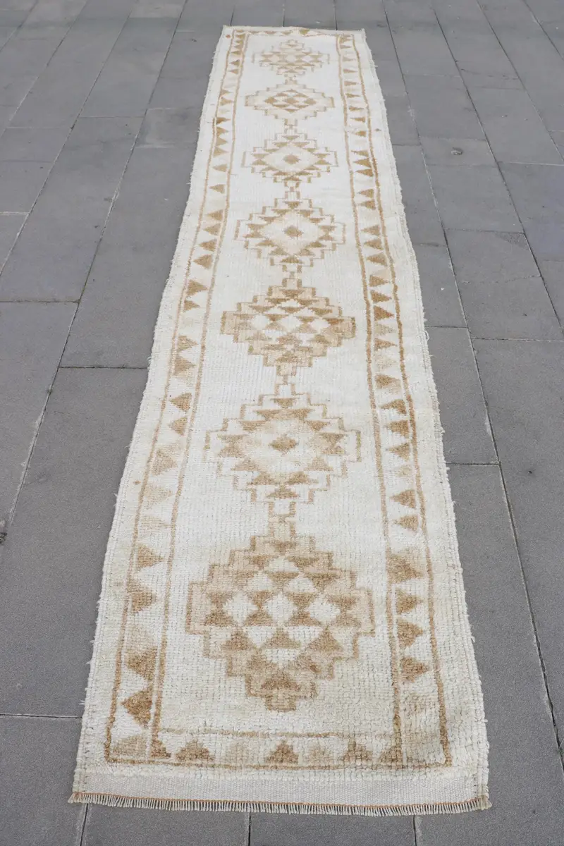 Turkish Vintage Rug, 2.6x12.6 ft Herki Rug, White Plants & trees Wool Rug - 1