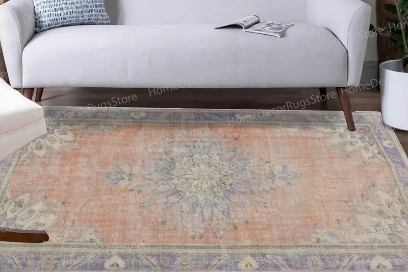 パステルメダリオンプリントラグ：ソフトトーン、シェニール織生地、エレガントなデザイン