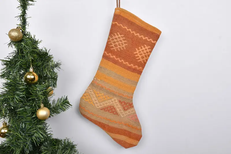 Şenlikli Noel Süsleri Deseni, 7 İnç Genişliğinde Noel Çorabı