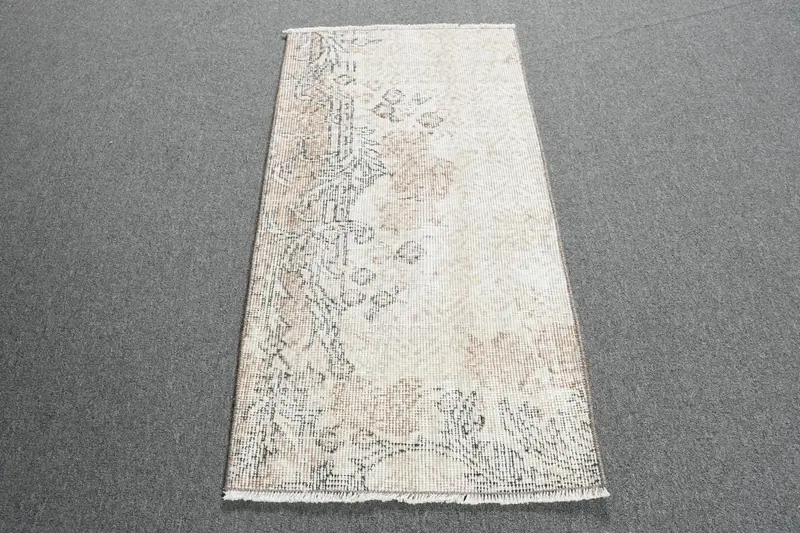1.6x3.2 ft Vintage Rug, Turkish Small Rug, White Brown Animal Print Rug - 1