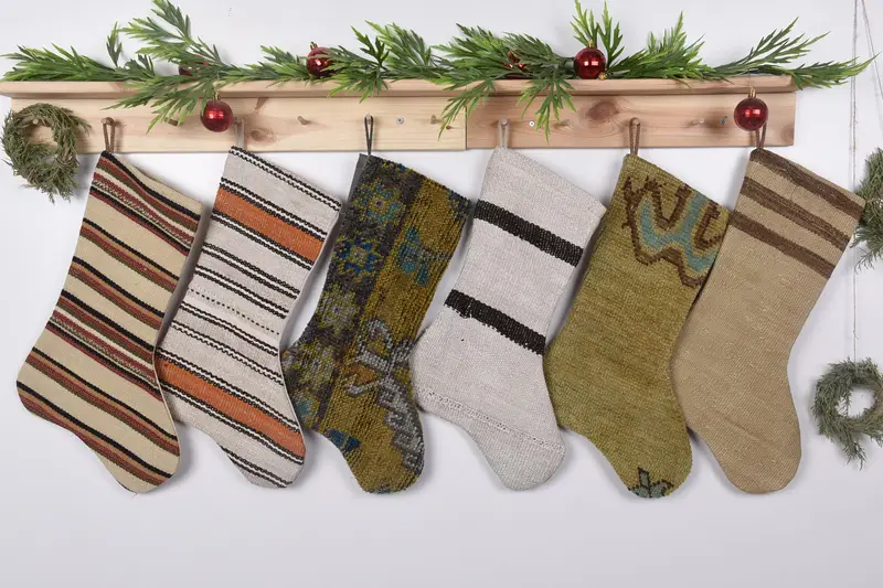 Süsleme Desenli Bej 19 İnç Noel Çorabı, Şenlikli Noel Dekoru
