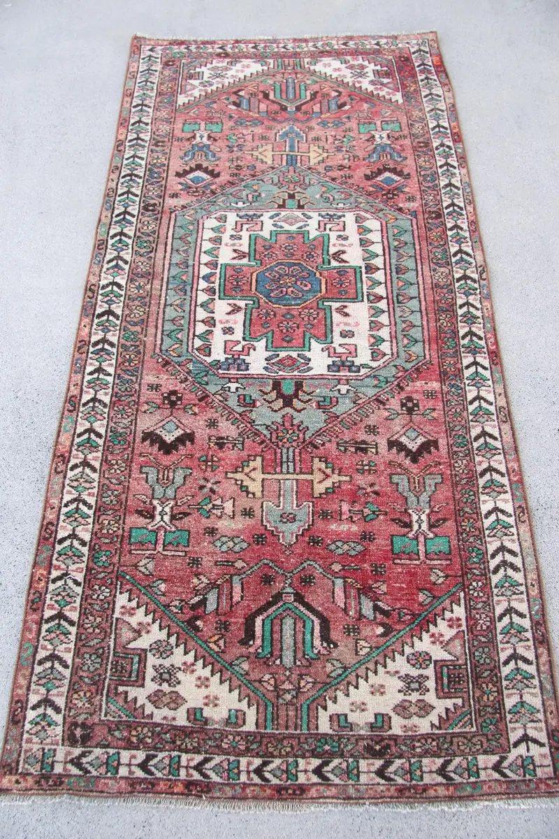 レッド&グリーンの抽象ラグ、3x6フィートのシックな室内装飾