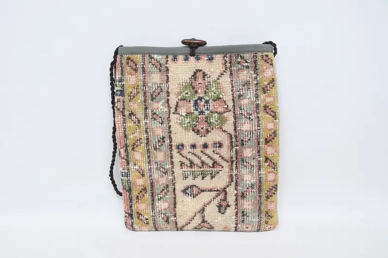 ヴィンテージモチーフのウールショルダーバッグ、キリムバッグ