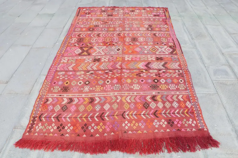Alfombra persa roja de 5,2x8,6 ft, elegantes detalles en beige
