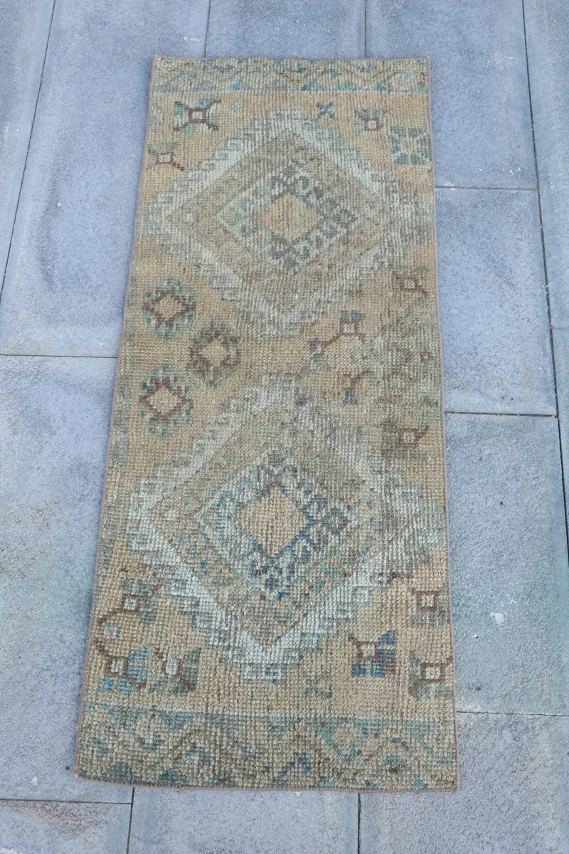 1,7x4,1 ft Green Rug, Solid Pattern with Brown Accents
